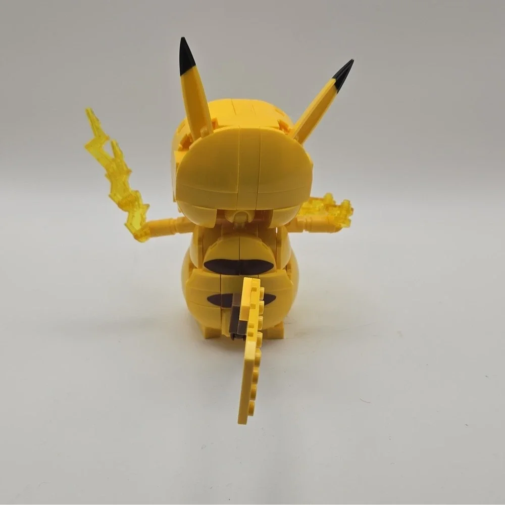 Pokémon Pikachu Interlocking Building Blocks Figure w/ Lightning, 211pcs